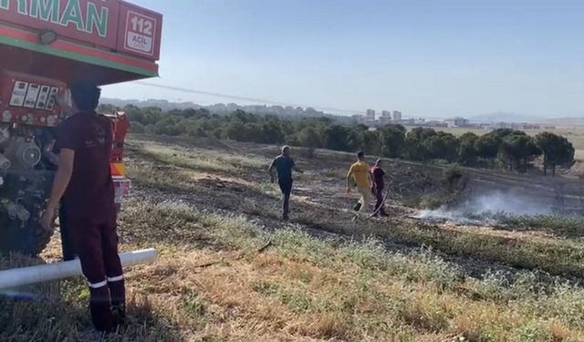 Osmaniye’de ormana yakın bölgede çıkan anız yangını büyümeden söndürüldü