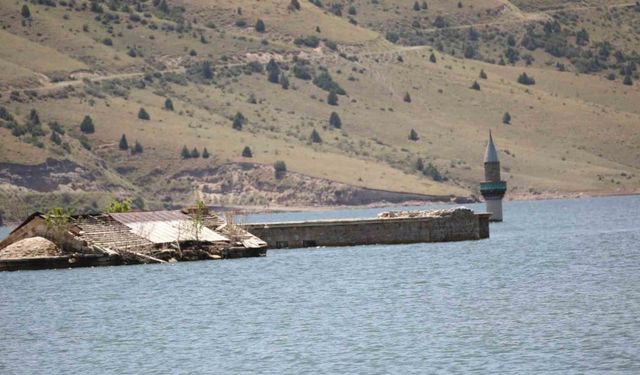 Sarıkamış’ta baraj suyu çekildi