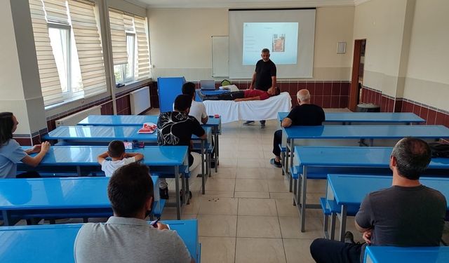 Simav’da "Lumbar Bölge Tedavisi" konulu workshop çalışması