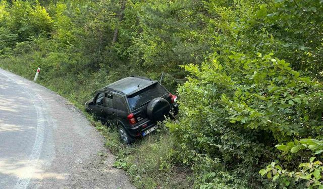 Sinop’ta kontrolden çıkan cip şarampole düştü: 1 yaralı