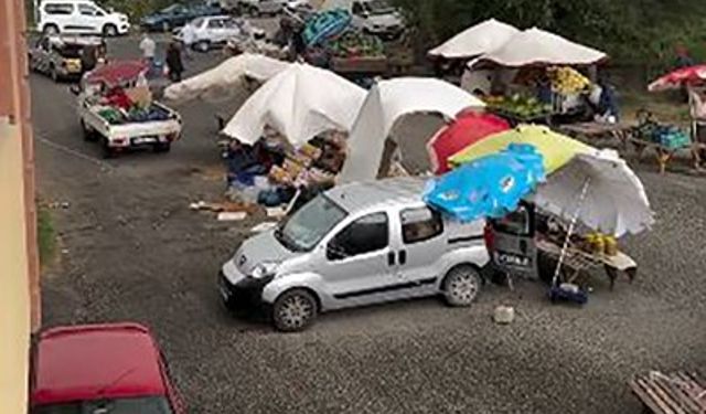 Tekirdağ’da yağmur ve rüzgar pazar esnafına zor anlar yaşattı