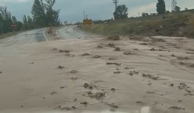 Tokat’ta sağanak yağış hayatı felç etti