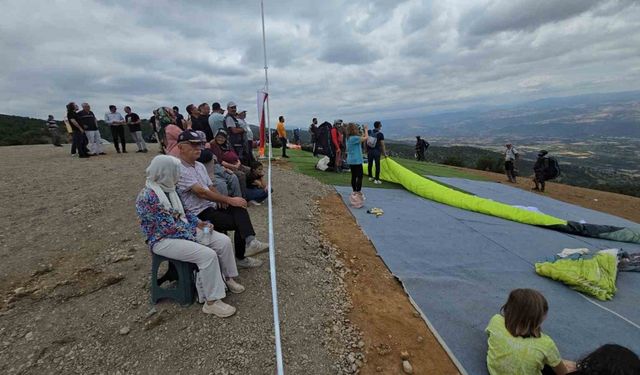 Tokat’ta sporcular uçarken, vatandaşlar izlerken heyecanlandı