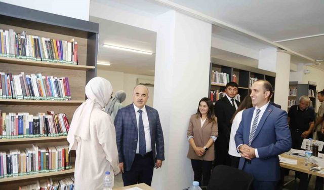 Vali Dağlı’dan öğrencilere ’bol bol kitap okuyun’ tavsiyesi