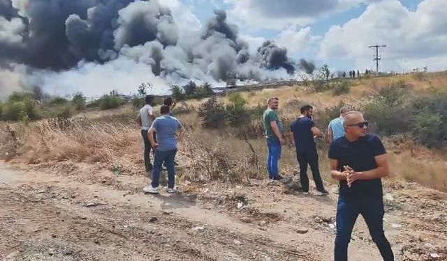 Yangına müdahale çalışmaları sürüyor: Birçok ilçeden itfaiye sevk edildi