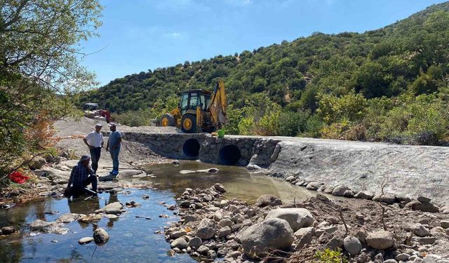 Yunusemre’de arazi yollarında ulaşım kolaylaşıyor