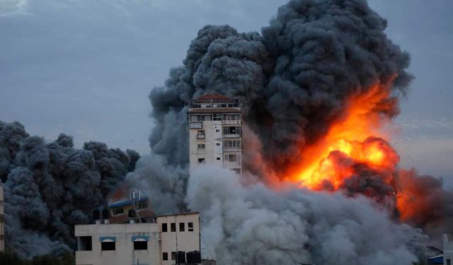 İsrail katliamı bitmiyor! Gazzelilerin sığındığı okul bombalandı!