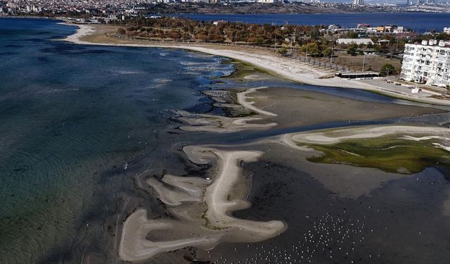 İstanbul'da Deniz Suyu Çekildi! "Böylesini Hiç Görmedik"