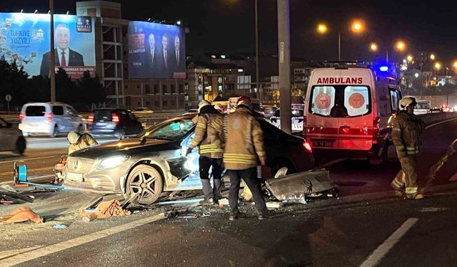 Bursa'da Bariyere Saplanan Otomobildeki 1 Kişi Yaralandı