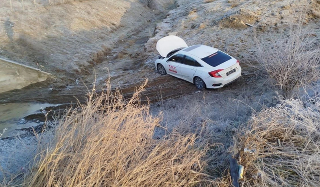 Yağışlı Hava Kazaya Neden Oldu: Eskişehir Yolunda Otomobil Şarampole Yuvarlandı