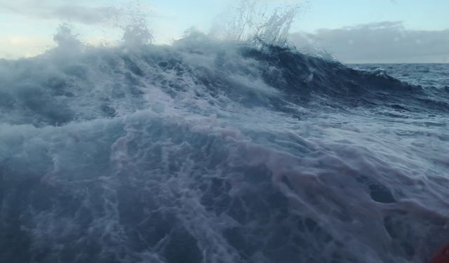 Şili’de Tsunami Alarmı ve Kıyı Tahliyesi