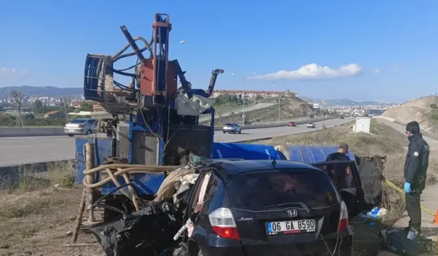 Ankara'da Feci Kaza: Otomobil Sondaj Makinesine Çarptı, Anne ve Oğlu Hayatını Kaybetti