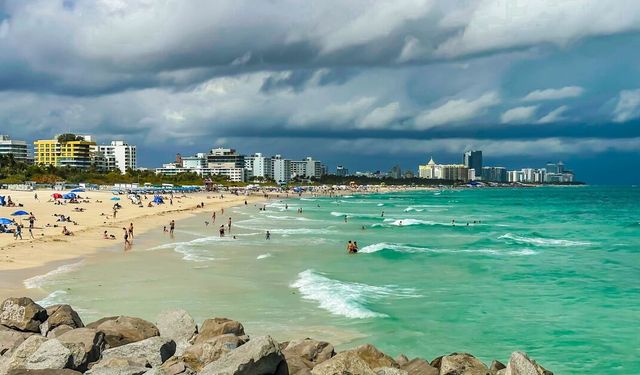 Florida Sahillerinde Sessiz Tehlike: Et Yiyen Bakteri Can Almaya Devam Ediyor