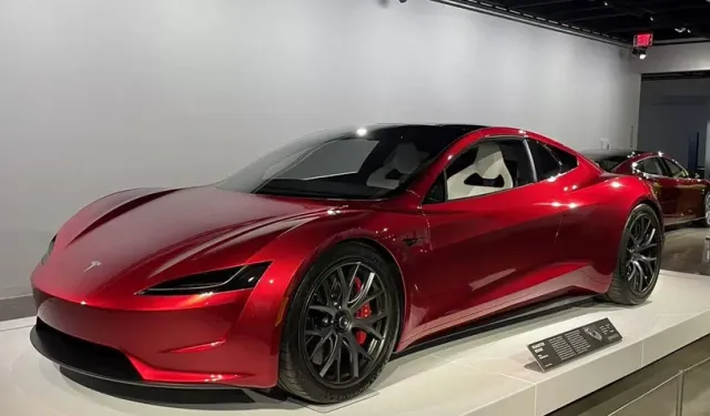 Elon Musk'tan Tarihi Tesla Gösterisi: Yeni Roadster Mı Geliyor?