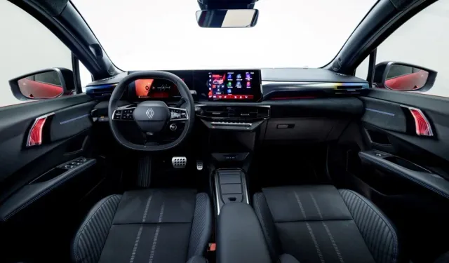 Yeni Clio Tanıtıldı: Yakıt Cimrisi ve Hibritle Dönüş