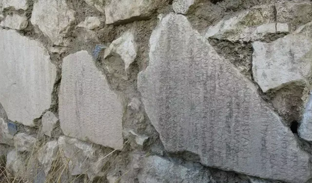 Köy Evinin Duvarından Çıkan 1800 Yıllık Mektup Şaşırttı