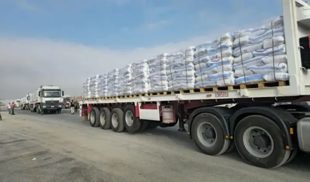 Gazze’de Yardım Krizi Derinleşiyor: Tırlar Girdi, Dağıtım Yapılamadı