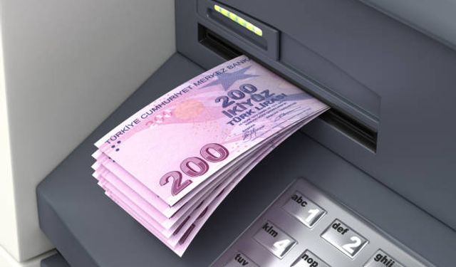 ATM’de Unutulan 37 Bin Lira İçin Örnek Davranış: "Hakkı Olan Alsın Diye Teslim Ettik"
