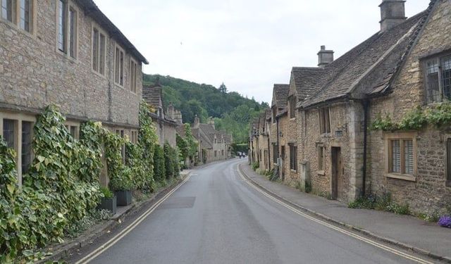 Zamanın Durduğu Köy: Castle Combe 600 Yıldır Aynı Güzelliğini Koruyor