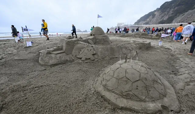 Okyanus Kıyısında Sanat Buluşması: Binlerce Kişi Kumdan Heykellerle “Level Up!” Dedi