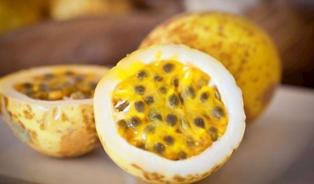 Tropikal Lezzetin İncelikleri: Çarkıfelek Meyvesini Doğru Tüketmenin Yolları