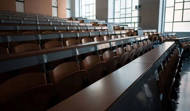 Üniversite Hayali Gerçekliğe Yenik Düştü: Gençler Umutlarını ve Sıralarını Kaybediyor