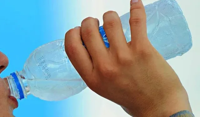 Plastik Şişedeki Görünmez Tehlike: Her Yudumda Mikroplastik Riski