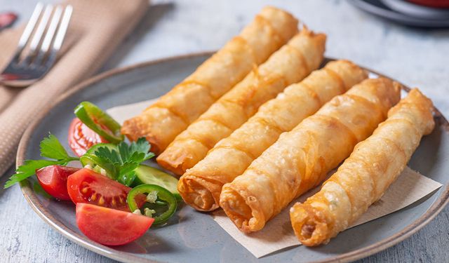 Sigara Böreğinde Lezzeti Belirleyen Dokunuş: Yufkaya Ne Sürülür?