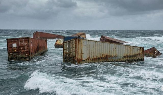 Okyanuslarda Kayıp Konteyner Tehlikesi Büyüyor: Görünmez Riskin Perde Arkası