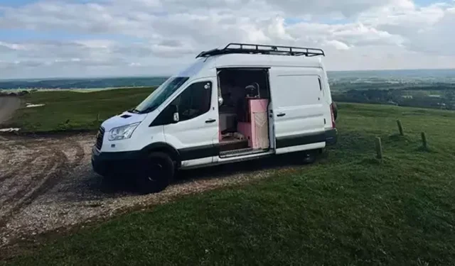 Tekerlekler Üzerinde Özgürlük: Minibüs Yaşamıyla Giderlerini Yarının Yarısına Düşürdü