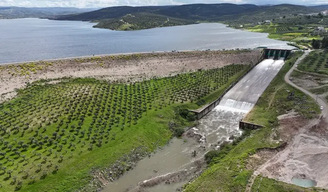 25 Yıl Sonra Taştı: Yarseli Barajı’nda Tarihi Doluluk ve Su Tahliyesi