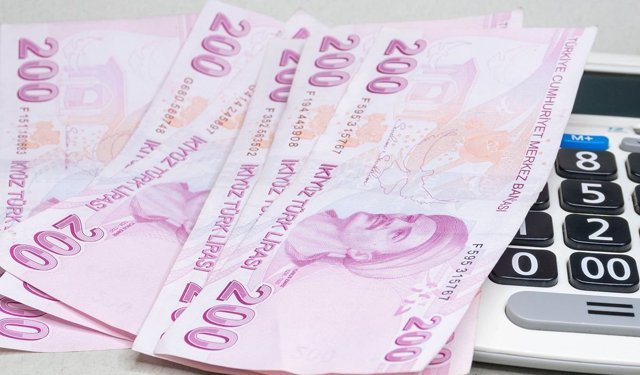 Hürmüz Gerilimi Petrol Fiyatlarını Rekor Seviyeye Taşıdı