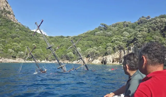 Marmaris’te Korku Dolu Anlar: 110 Yolculu Tur Teknesi Dakikalar İçinde Sulara Gömüldü