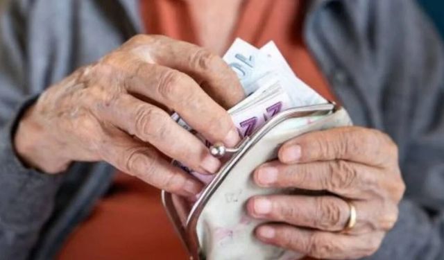 Ev Hanımlarına Emeklilik Yolu Açılıyor: SGK Düzenlemeleri Dikkat Çekti