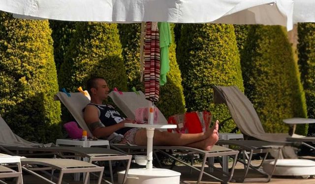 Ünlü rapçi Yusuf Yiğit Duman Alaçatı’da kameralara yakalandı