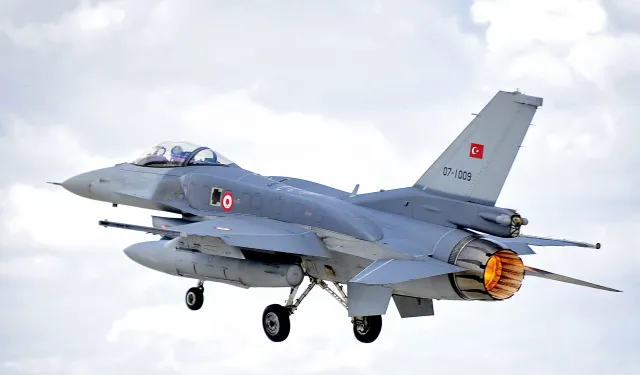 Türk F-16’ları NATO Görevinde Bir İlke İmza Attı: Düşük Süratli Önleme Eğitimi Gerçekleştirildi