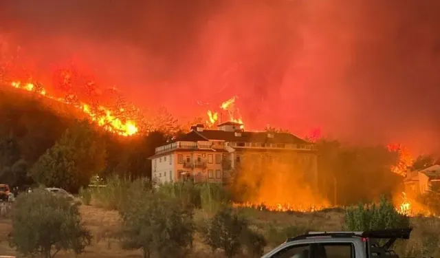 Fethiye’de Alevler Evleri Tehdit Etti! Rüzgar Yavaşladı, Yangın Büyük Ölçüde Kontrol Altına Alındı