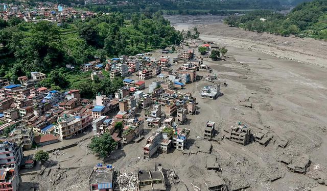 Nepal’de Sel ve Heyelan Dehşeti: Evler Sulara Kapıldı, 384 Kişiden Haber Alınamıyor