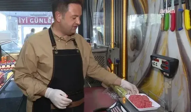 200 Liralık Kıyma Hesabı Gündem Oldu! Umut Akdoğan Kasapta Tarttı: “555 Gram Kıyma Gitti”