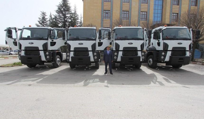 Kütahya İl Genel Meclisi Başkanı Muammer Özcura: "8 yeni kamyon Özel İdaremize güç katacak”