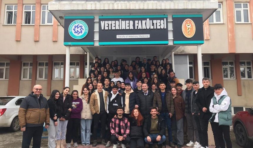 Öğrenciler Kafkas Üniversitesi’ni gezdi