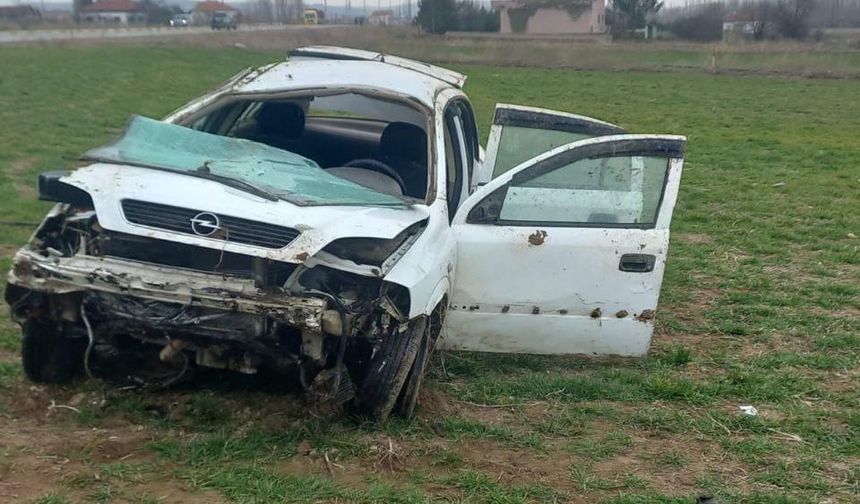 Sivas’ta yoldan çıkan otomobil takla attı: 3 yaralı