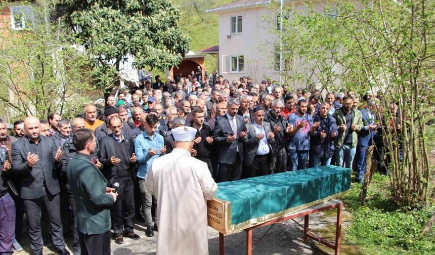 Trabzon’da isale hattındaki göçükte hayatını kaybeden işçilerden İbrahim Keskin son yolculuğuna uğurlandı