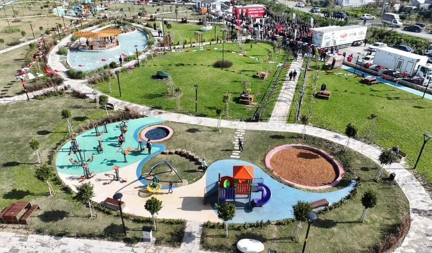 Yaraların sarıldığı Hatay’da Büyükşehir Belediyesi tarafından 2 parkın açılışı gerçekleştirildi