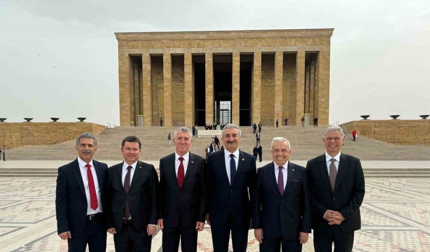 Bursa’da CHP’den seçilen başkanlar Yerel Yönetimler Çalıştayı’na katıldı