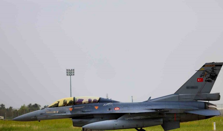 F-16’lar, pilotların kumandasında vatanı koruyor