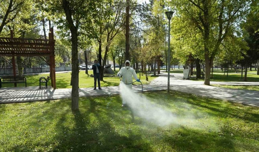 Havaların ısınmasıyla Melikgazi Belediyesi ilaçlama çalışmalarına başladı