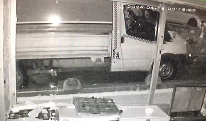 Kadıköy’de bıçaklı saldırı kamerada