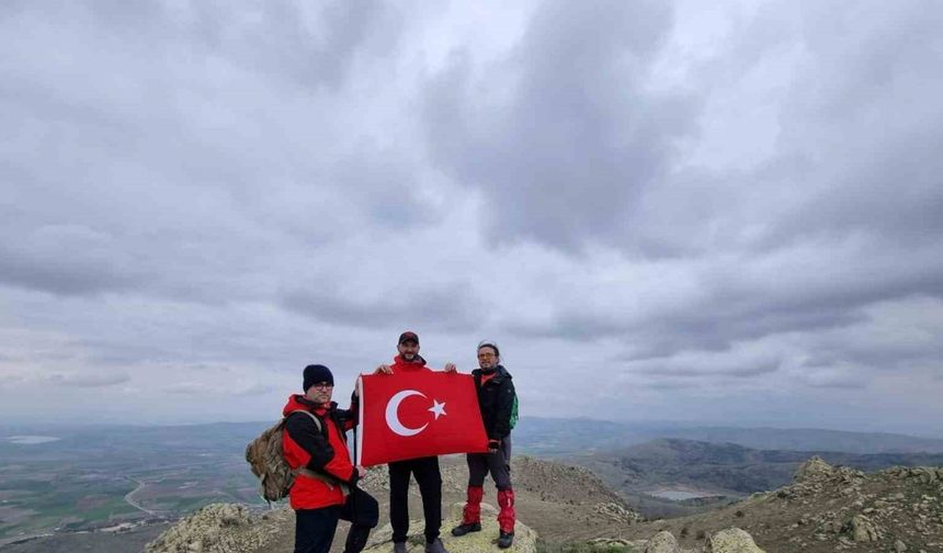 Kırşehir’li dağcılar Baran Dağları’nda Türk bayrağı açtı