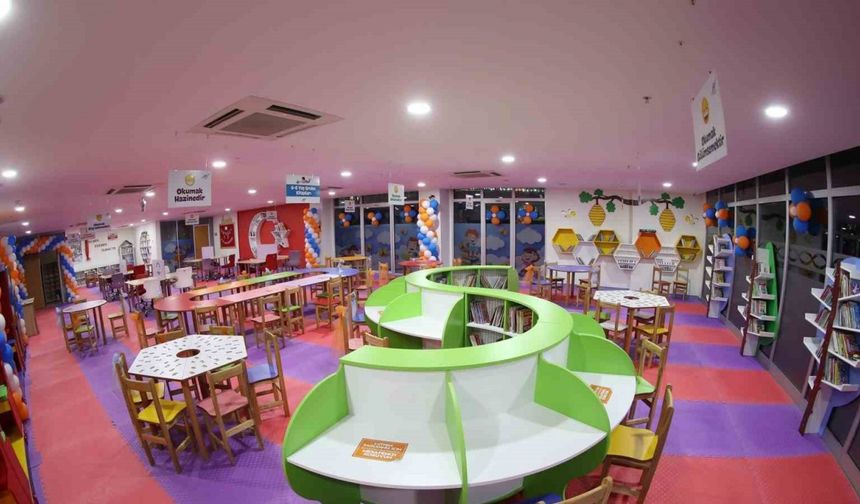 Sultangazi’deki çocuk kütüphanesinde birbirinden renkli etkinlikler düzenleniyor